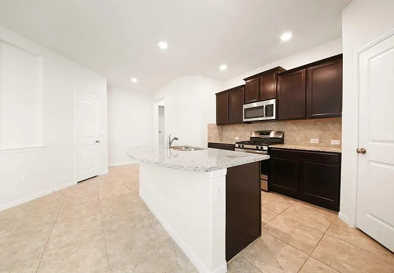 14002 Madrigal Ln — Photo 5