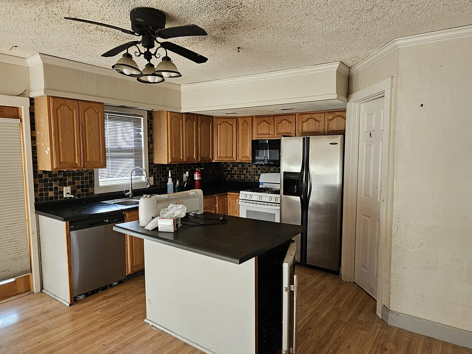 3 bed, 1905 sqft, $1,995 — Photo 3