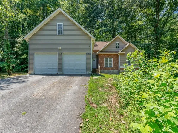 2430 Meadowpark Ln, Winston Salem, NC 27107