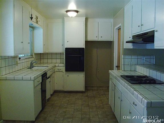 3rd image of 1707 Sandalwood Dr
