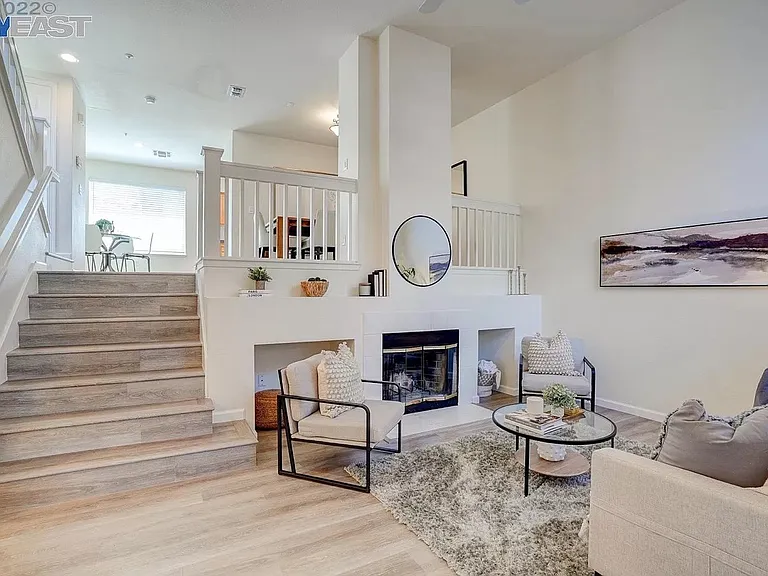 203 Swan Ct #203 — Photo 4