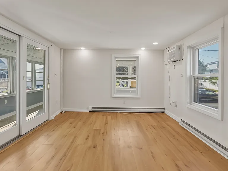 1080 Shirley St #1 — Photo 6