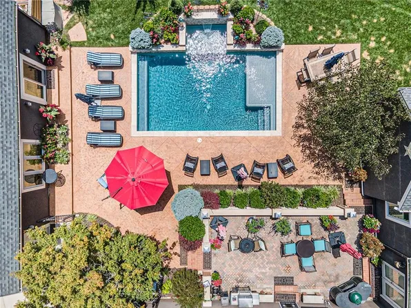 821 W 54th Ter, Kansas City, MO 64112