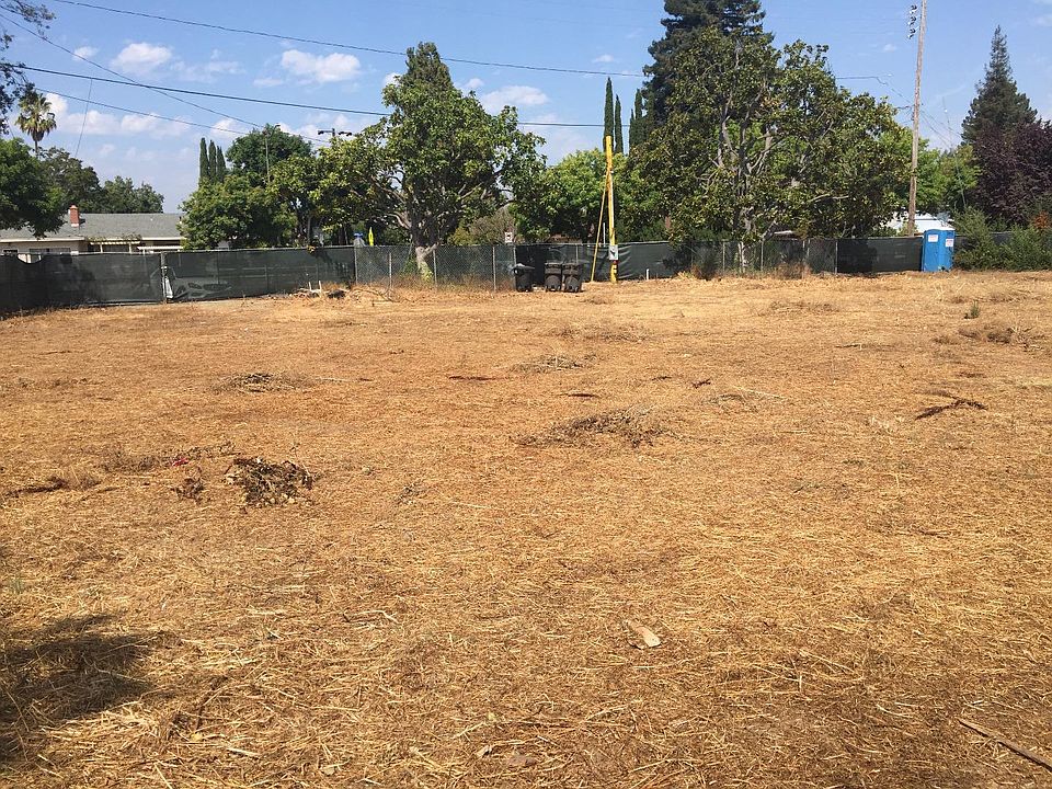 2nd image of 1127 Castro St