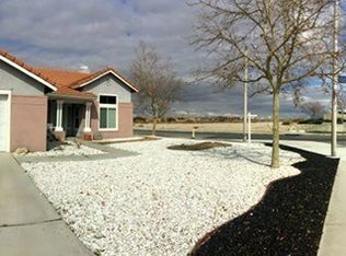 6055 Barcelona Dr, Palmdale, CA 93552