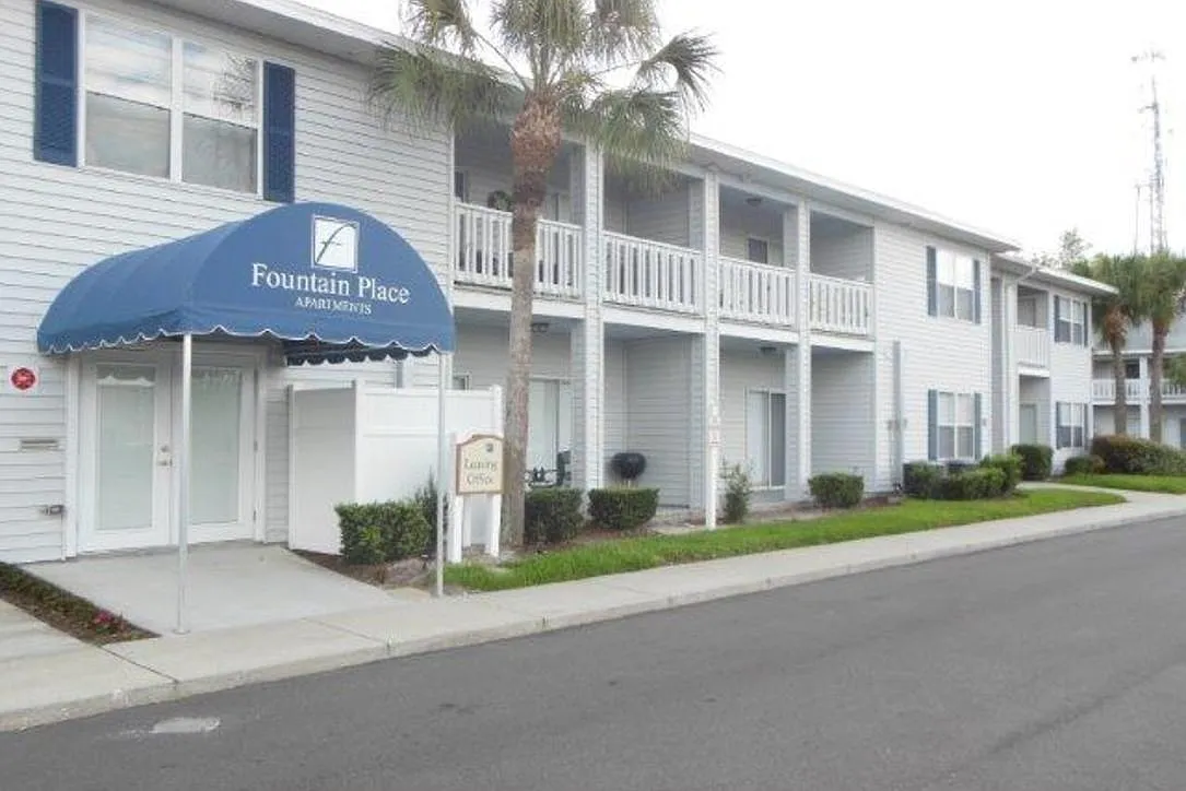Fountain Place Apartments — Photo 2