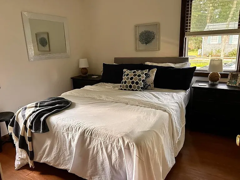 220 Shorewood Dr — Photo 7