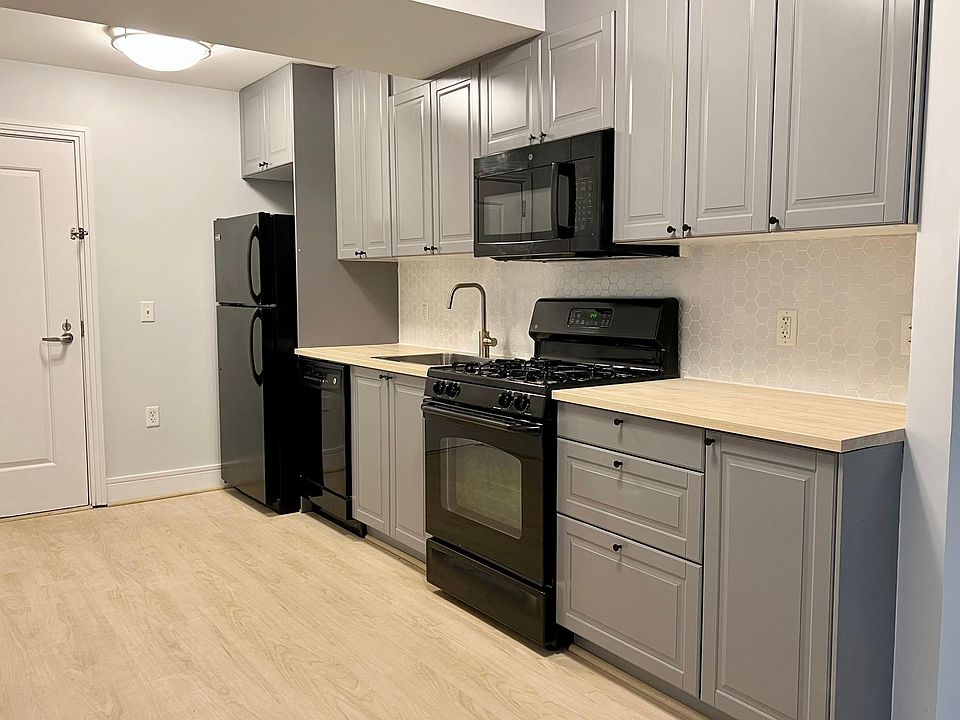 Kitchen renovation in 2021. IKEA cabinets, counters and sink.