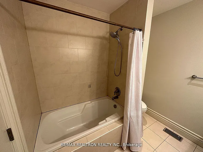 76 Horsham Ave — Photo 24