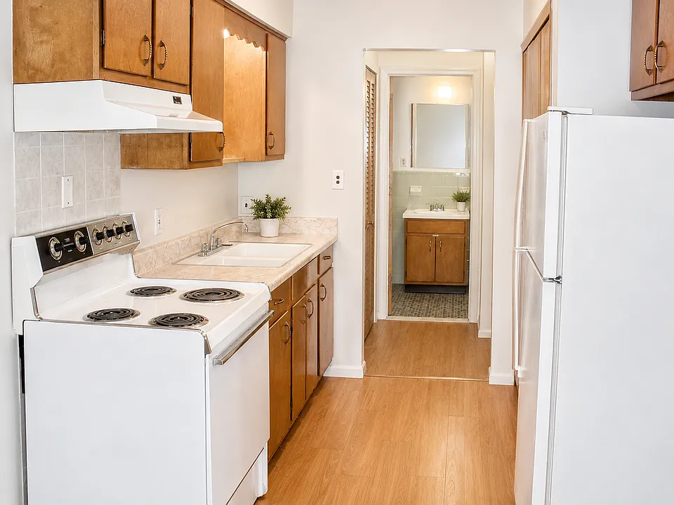 2840 Oakwood Blvd #6