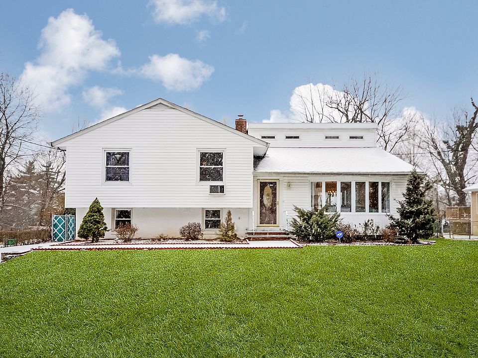 1st image of 8 Highview Dr