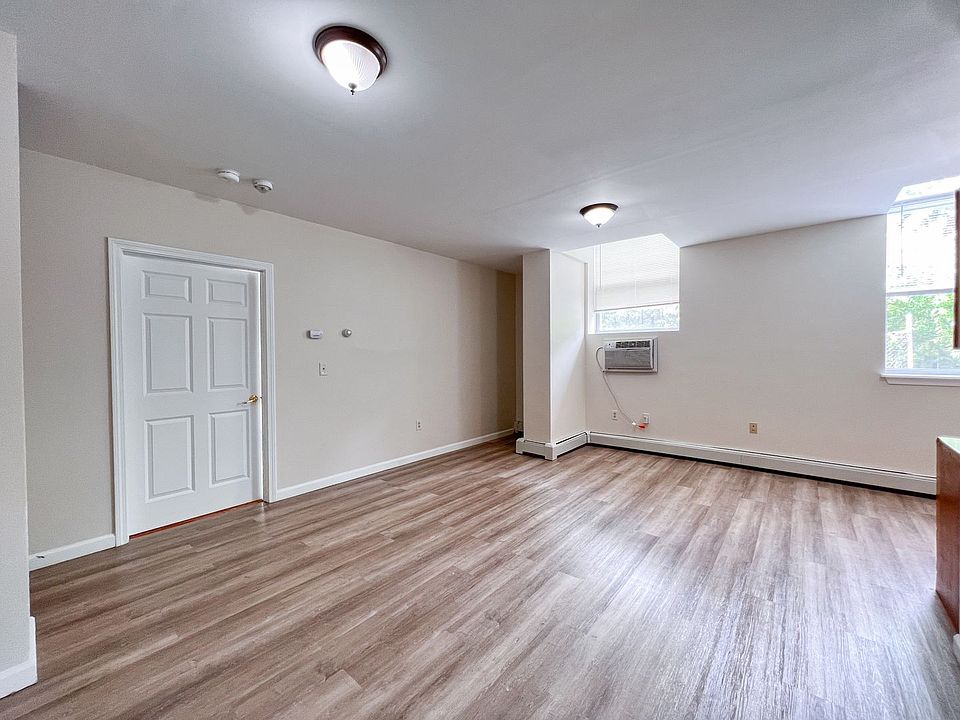 1st image of 990 Wethersfield Ave #113
