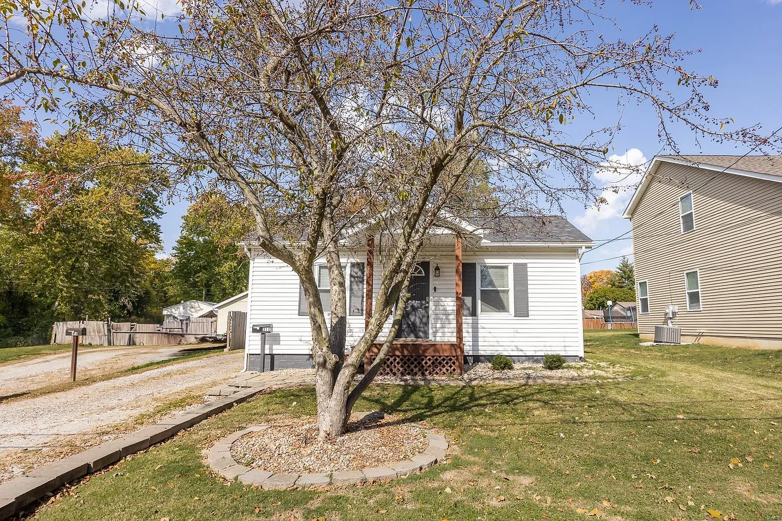 311 Garnet St photo 1