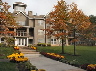 6125 Chasewood Pkwy APT 324, Minnetonka, MN 55343