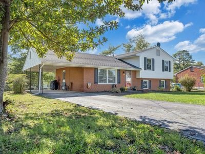 2426 Embassy Dr NW, Roanoke, VA, 24017