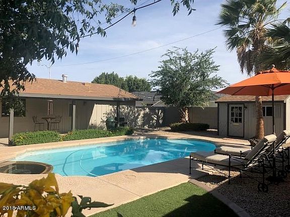 Beautiful Pool & Large Yard
