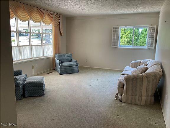 3rd image of 3948 Brandomyne Ave