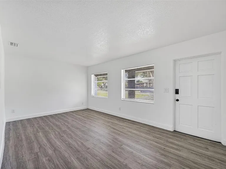 3034 Touraine Ave — Photo 10