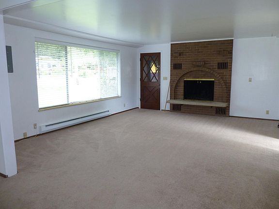 5th image of 18760 58th Ave NE
