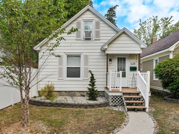 628 W 10th St, Traverse City, MI 49684