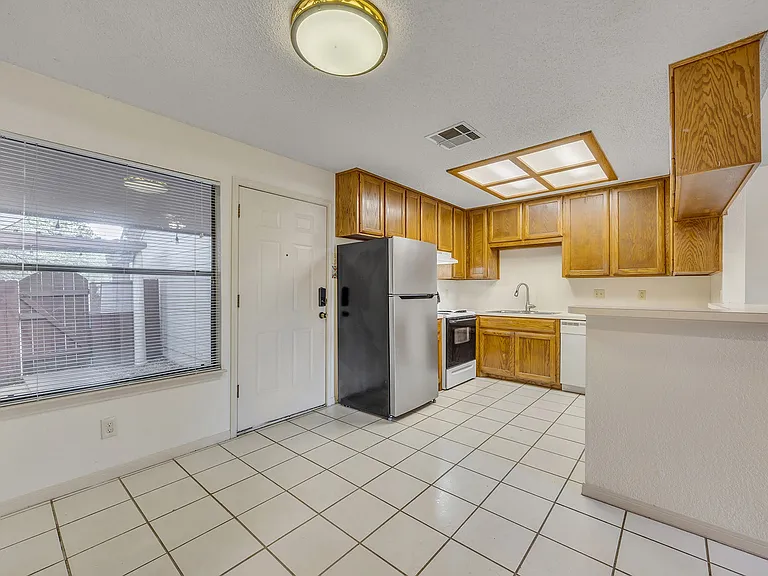 3003 W Slaughter Ln #B — Photo 11