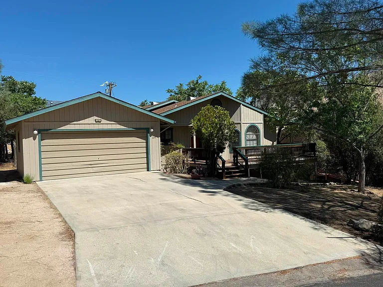 224 Pine Dr — Photo 8