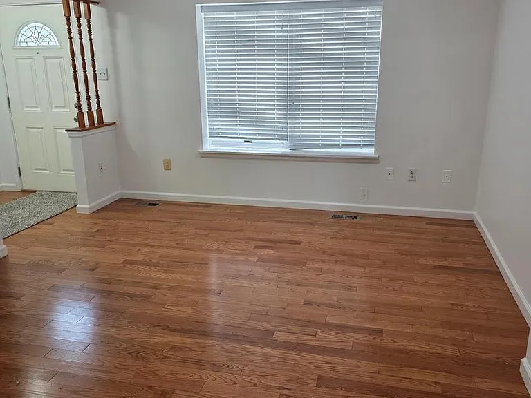 52 Chins Ct — Photo 2