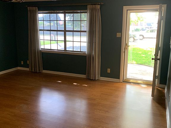 3rd image of 3167 Merriman St