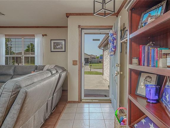 4th image of 1039 NW 18th St