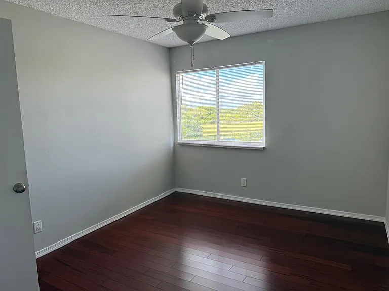 22492 Middletown Dr — Photo 15