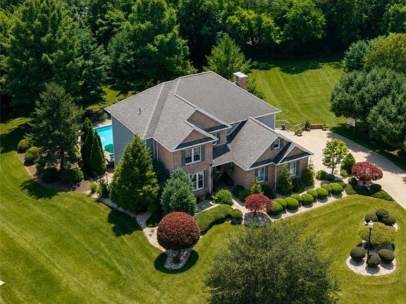 2nd image of 32 Hawthorne Ln