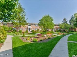 15 Wildwood Gdns APT B2, Port Washington, NY 11050