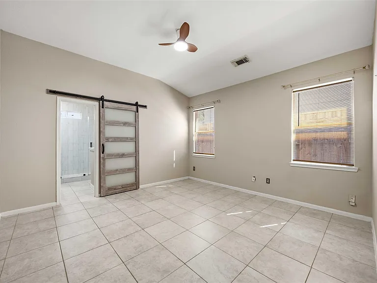 1029 Riverwood Dr — Photo 9