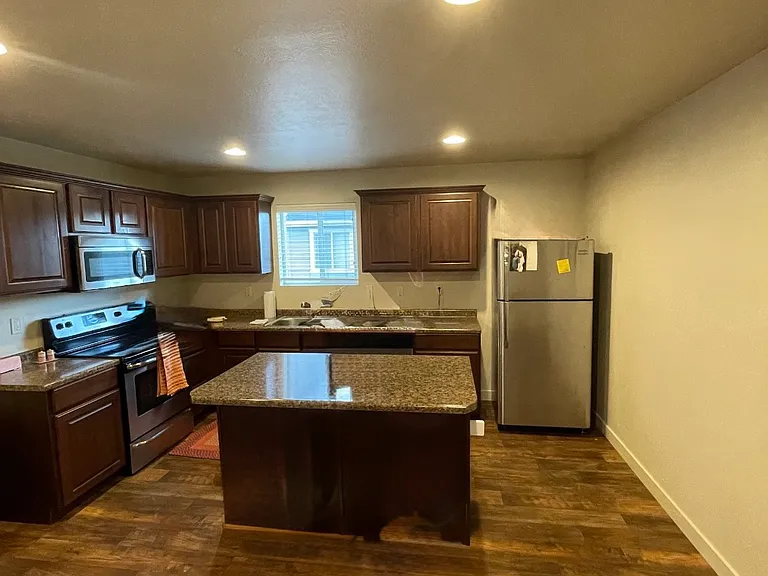 230 N 750 E — Photo 12