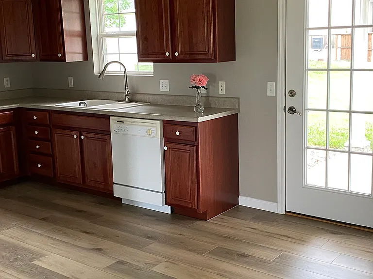 212 Meadow Dr — Photo 7
