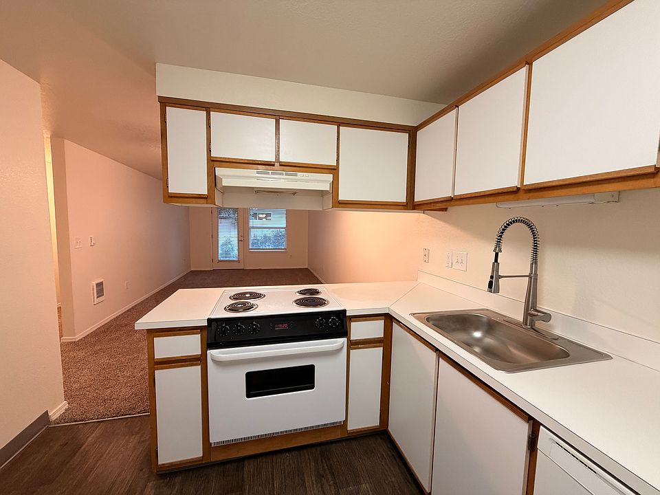 1st image of 5370 Lakeview Blvd #C1