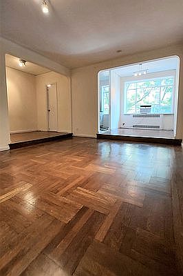 5th image of 223 E 61st St APT 3B