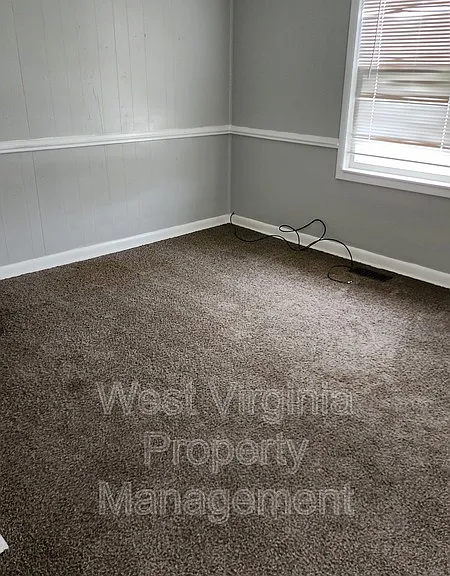 132 S Hill St — Photo 6