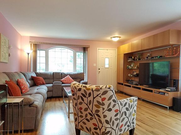 4th image of 27 Harris Ln
