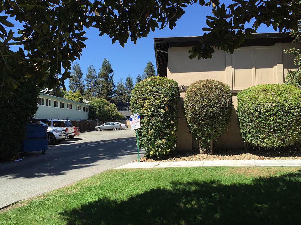 2nd image of 320 Franciscan Ct APT 10