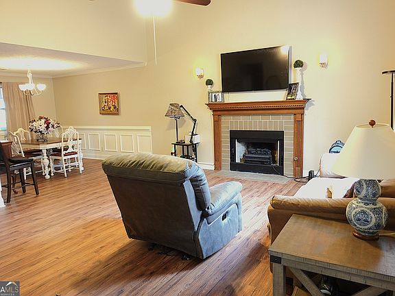2nd image of 223 Lacey Ln