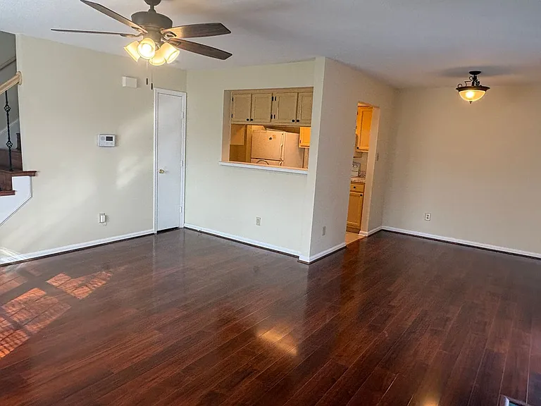27 Tamarisk Quay #F — Photo 6
