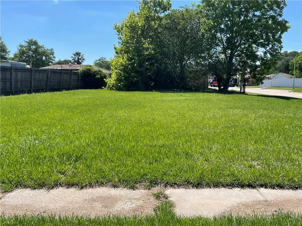 2416 Kinglet Dr, Saint Bernard, LA 70085