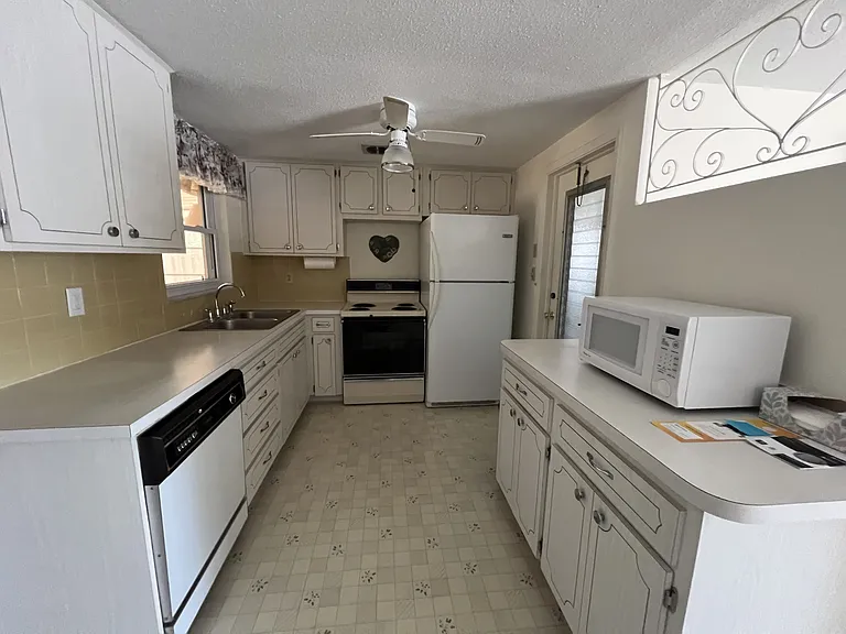 10802 Laburnum Dr — Photo 6