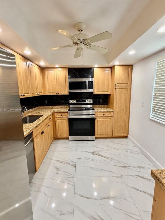 565 Oaks Ln APT 410, photo 9