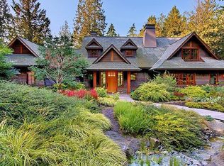 8943 Kono Ln NE, Bainbridge Island, WA 98110