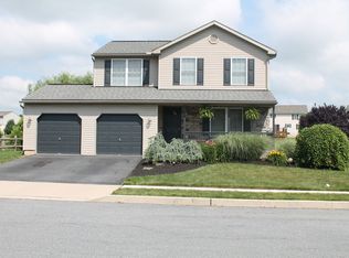 17 Primrose Ln, Sinking Spring, PA 19608