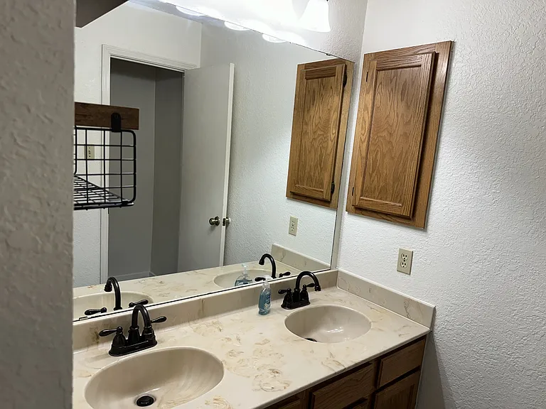 2600 Shasta Ct — Photo 6