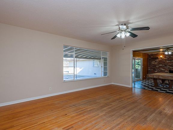 4th image of 1530 W Roberts Ave