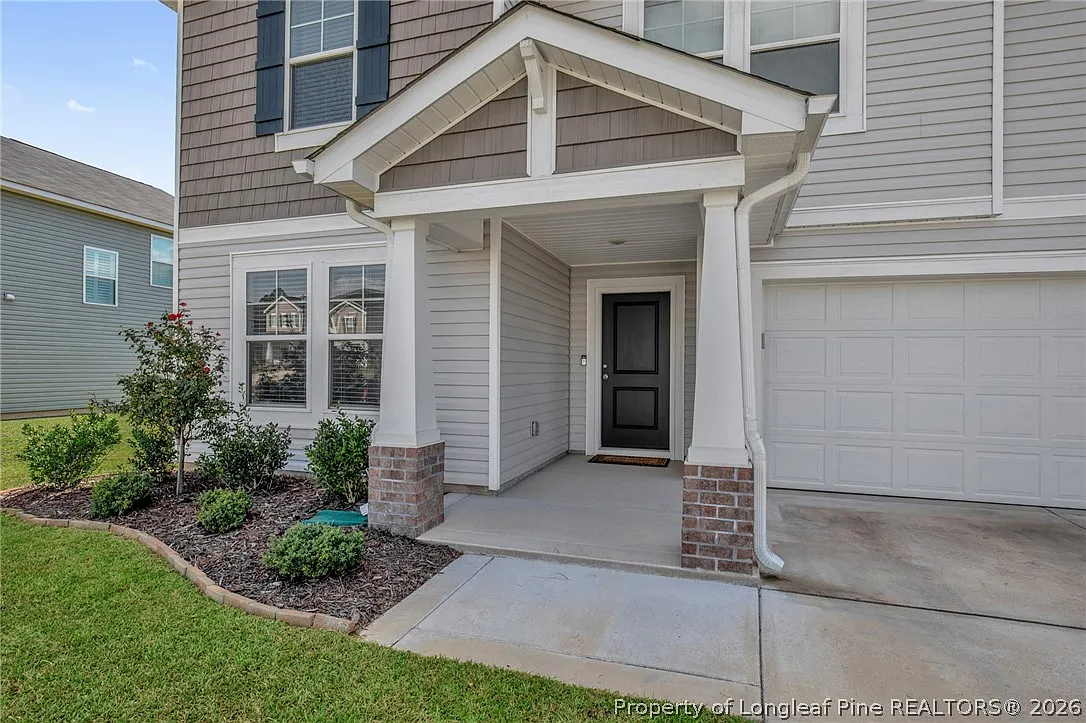 5 bed, 3.0 bath, 2428 sqft, $2,400 — Photo 3